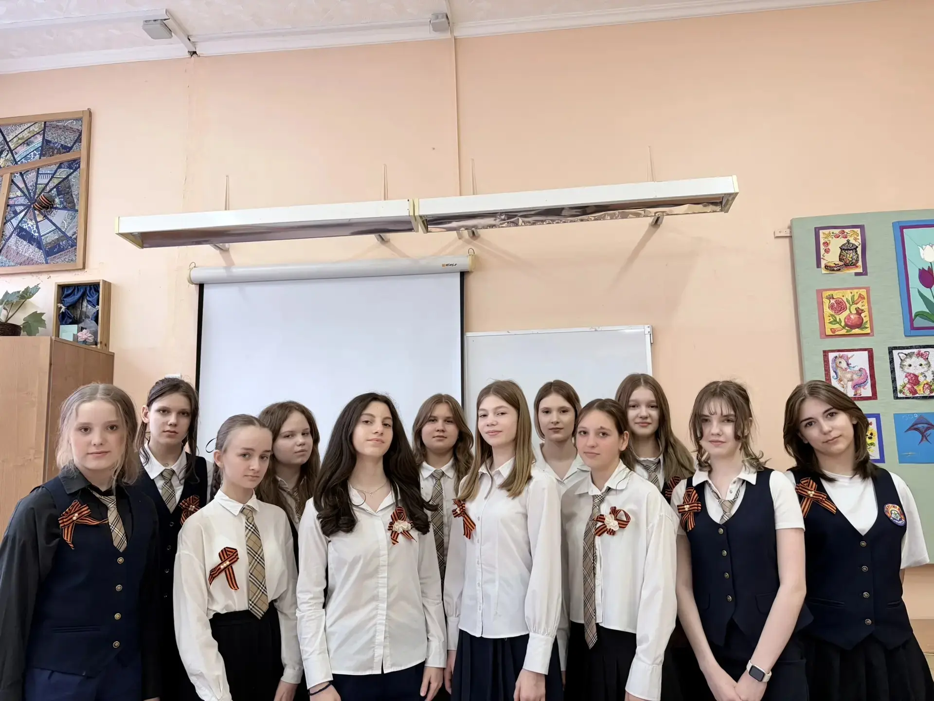 🎗️ В МАОУ СОШ № 10 храним традиции! В преддверии великого Дня Победы у нас каждый год проходит особе