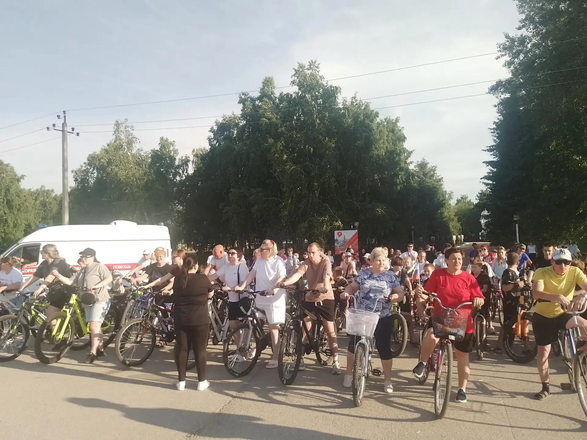 День России!
В День России, который ежегодно отмечается 12 июня, в поселке Духовницкое проходят патр
