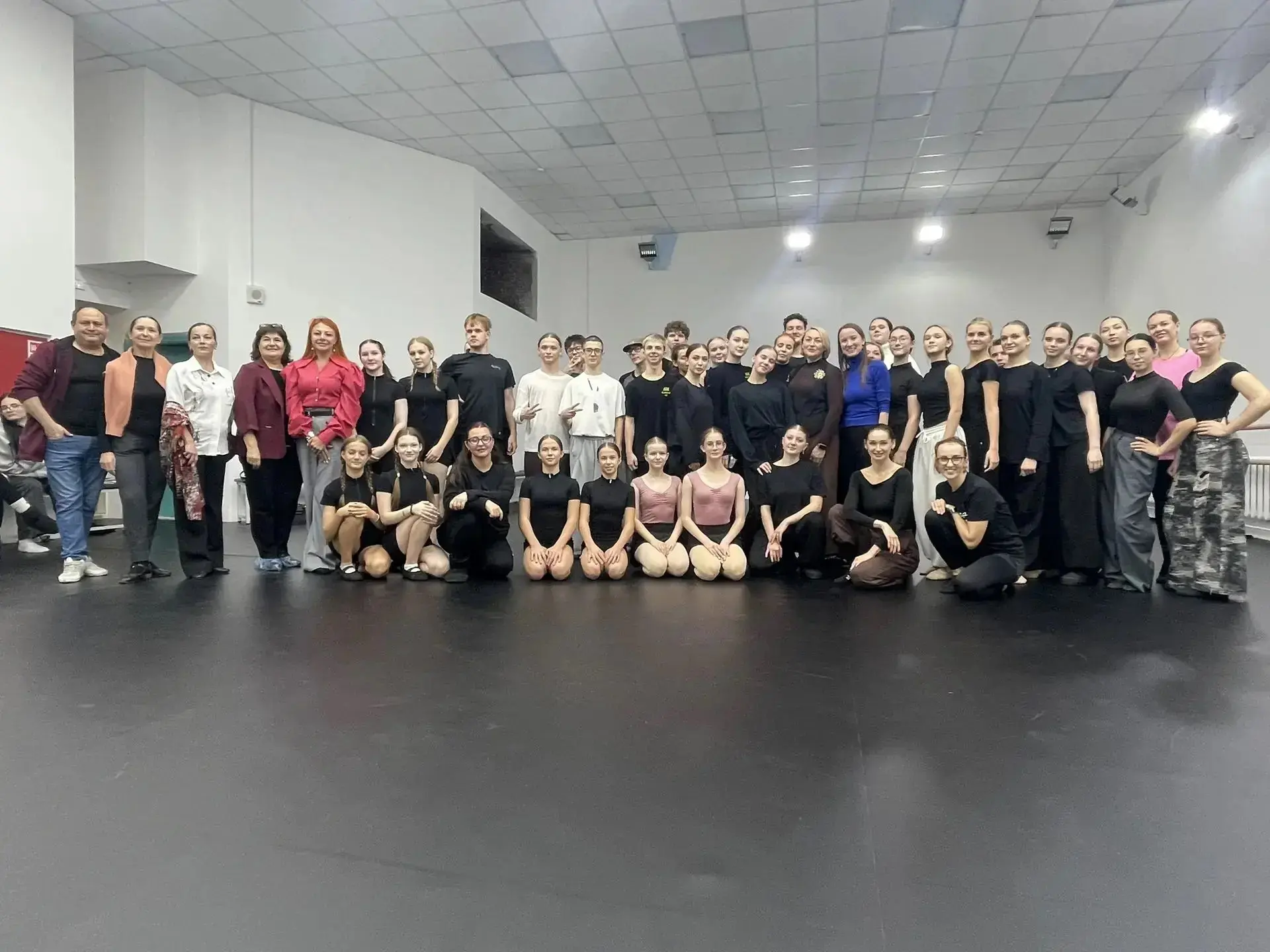 Декан балетмейстерского факультета ГИТИСа Ксения Попова провела мастер-класс по хореогр...