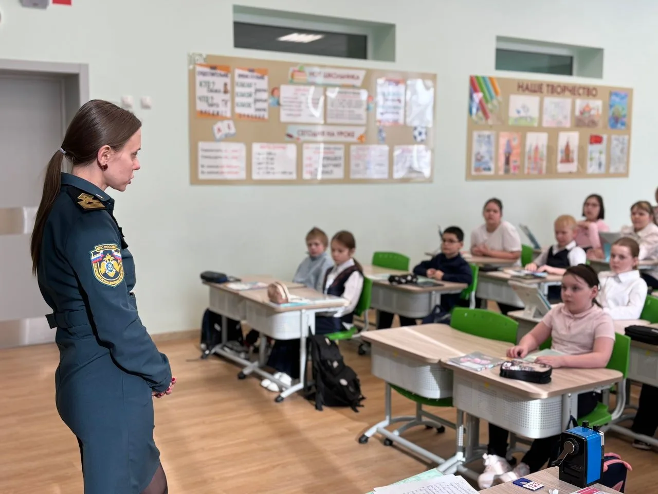 🛟Безопасность превыше всего!  Сегодня нашу школу посетила инспектор МЧС Ежова К. Д. Гостем мероприят