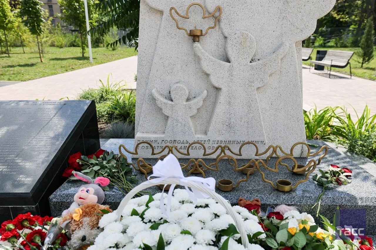 ▶️ Мероприятия ко Дню памяти детей-жертв войны в Донбассе прошли в разных городах Росси...