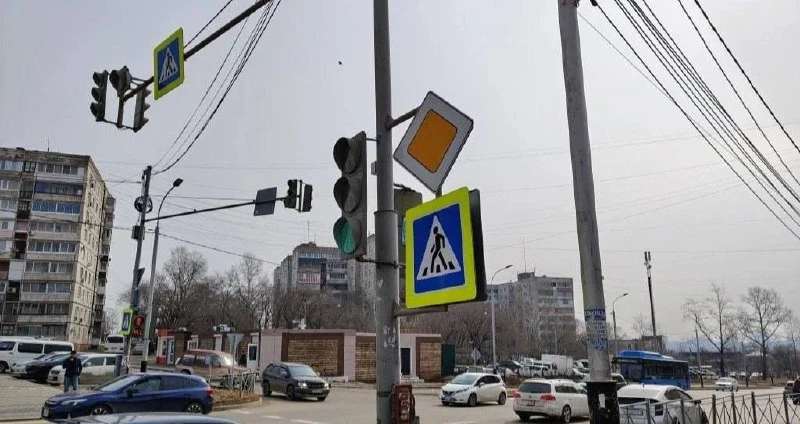 В Хабаровске начали переводить светофоры на систему с элементами искусственного интеллекта.  Эта нов