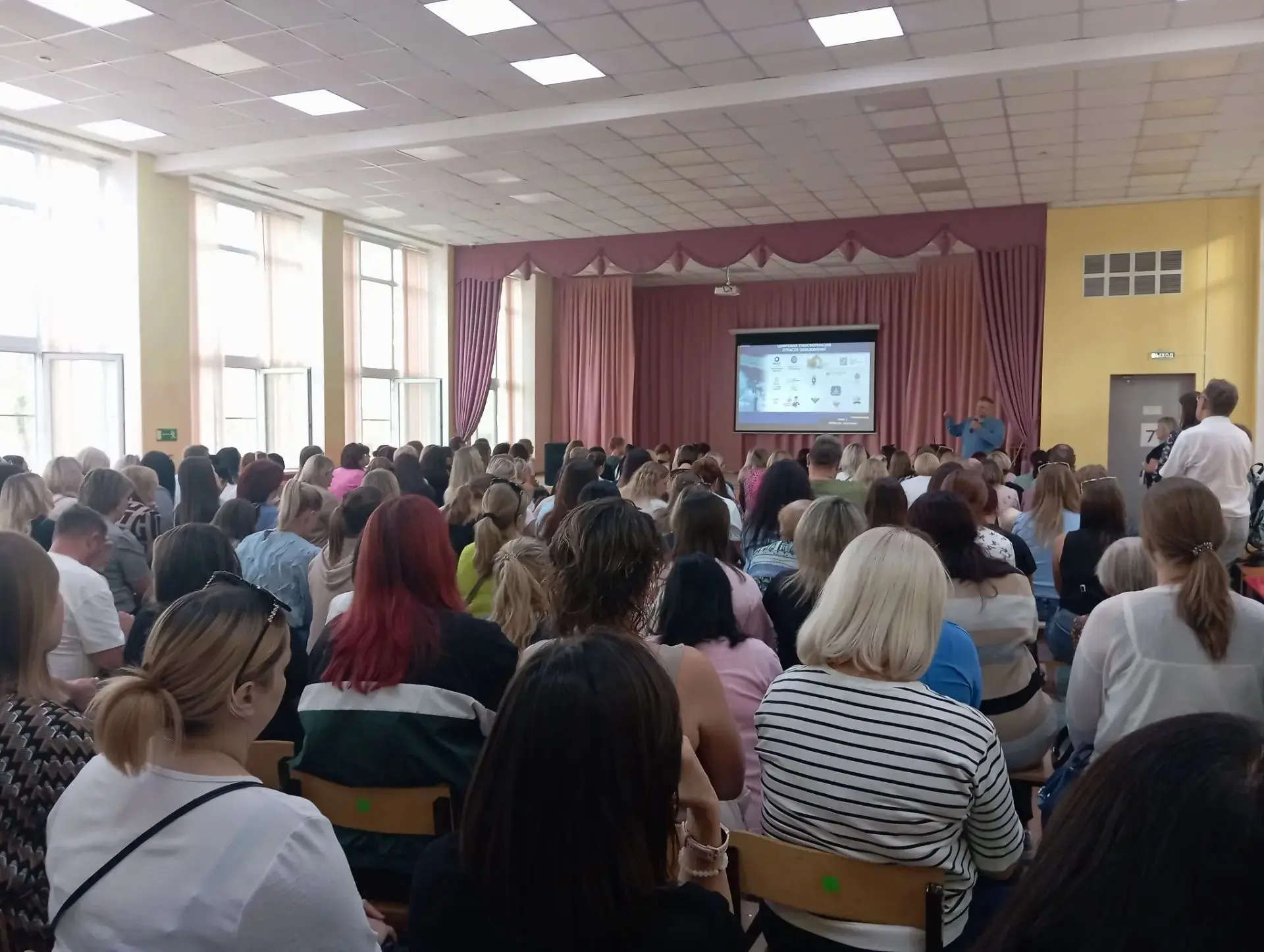 3 сентября в школе №15 прошло общешкольное родительское собрание — и поверьте, скучно н...