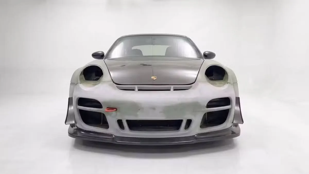 Porsche 911 лишили фирменного оппозитника и поставили вместо него американский V8 от Ch...