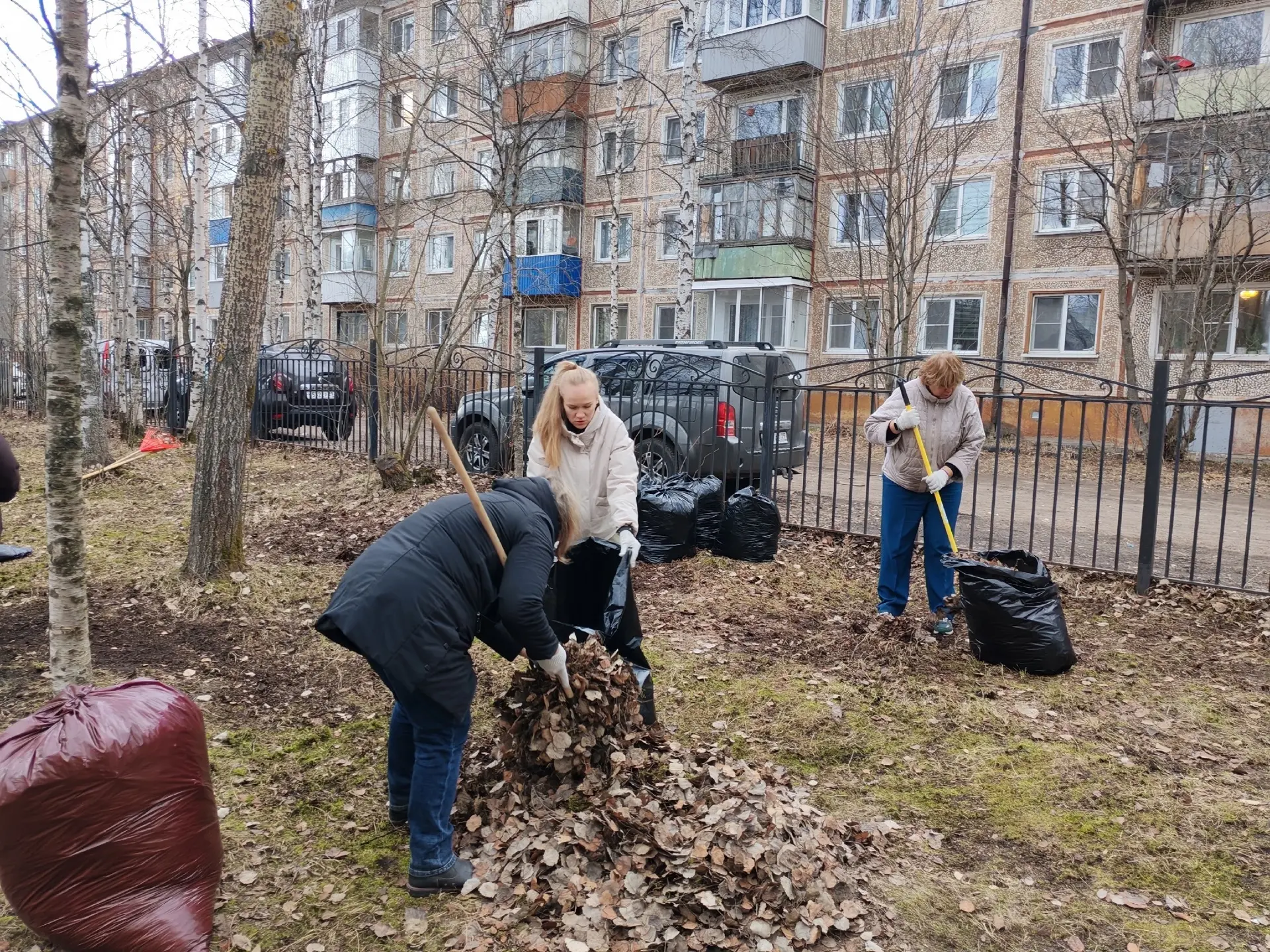 🌿 ВЕСНА — ВРЕМЯ НАВОДИТЬ ПОРЯДОК!  Педагоги нашей школы дали старт традиционным весенним субботникам