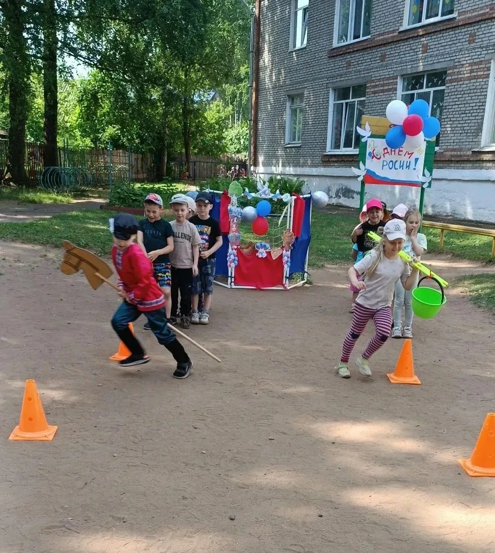 🌟 В преддверии Дня России в МАОУСОШ №8 с УИМ и АЯ ДСП № 1 г.Боровичи Новгородской области прошёл пр