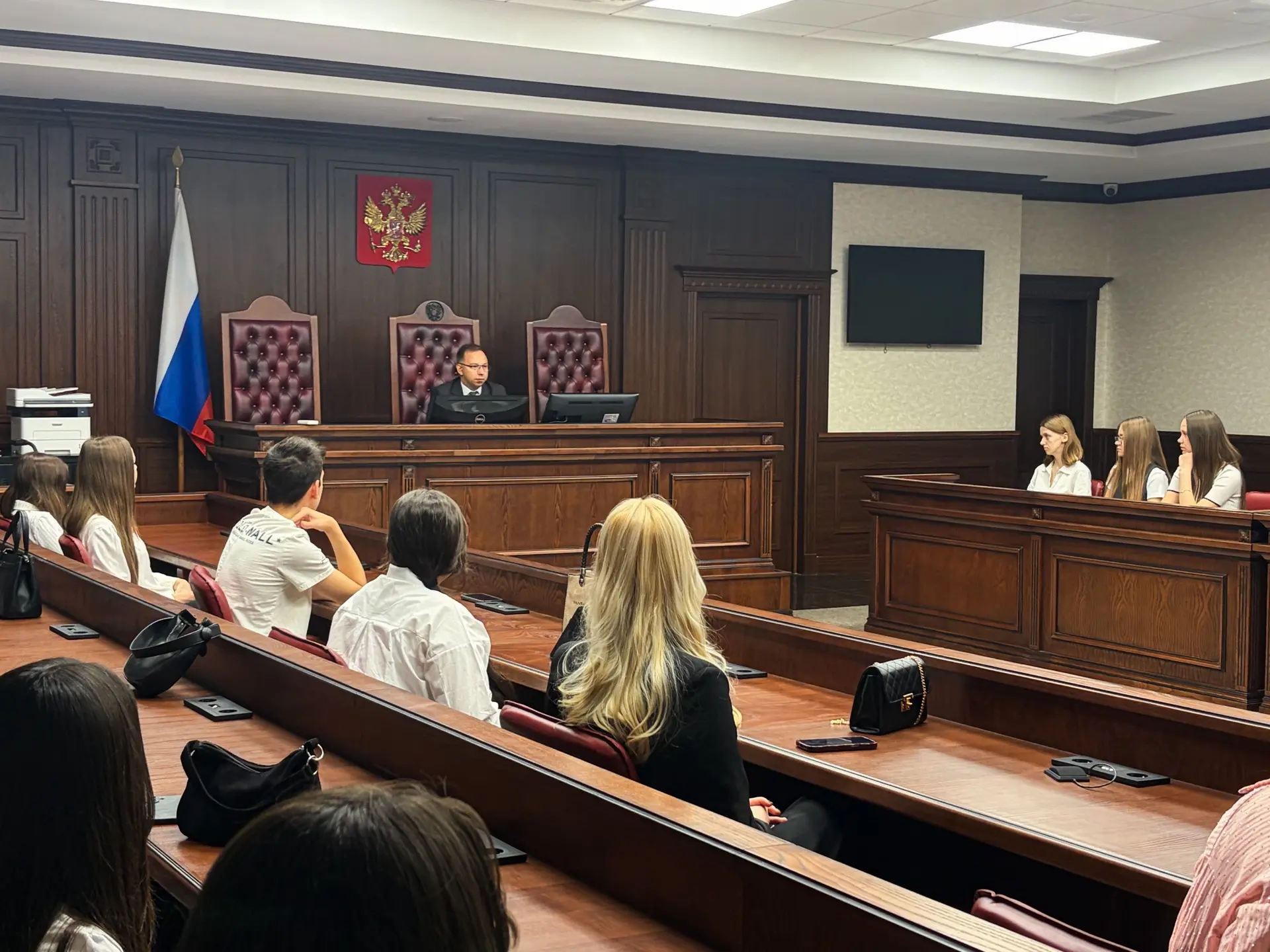 День знаний в Южном окружном военном суде традиционно прошел со студентами-первокурсник...