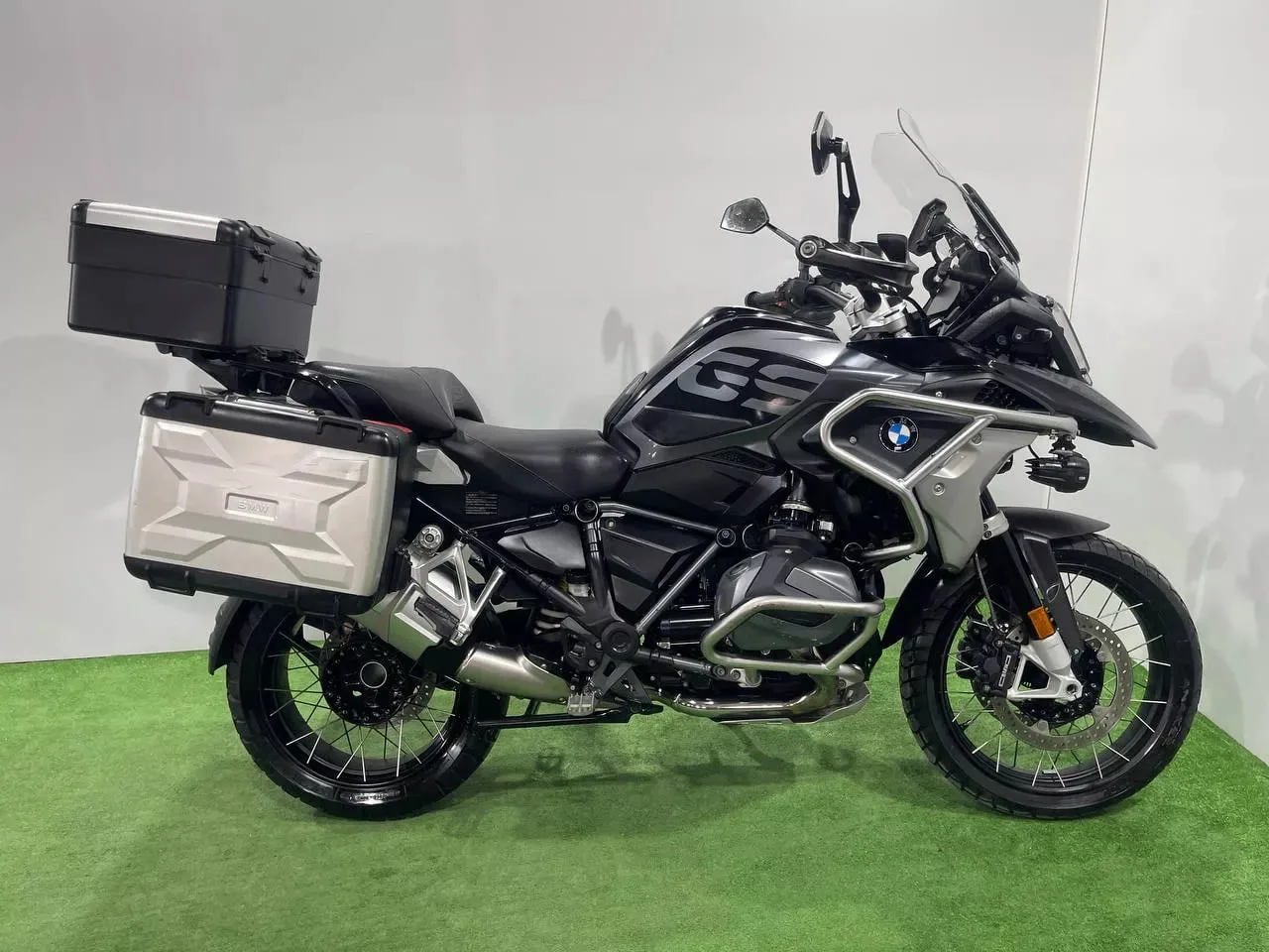 BMW R1250GS в наличии во Владивостоке  Характеристики:  - 2020 год - объем 1250 см3 - Аукцион BDS - 