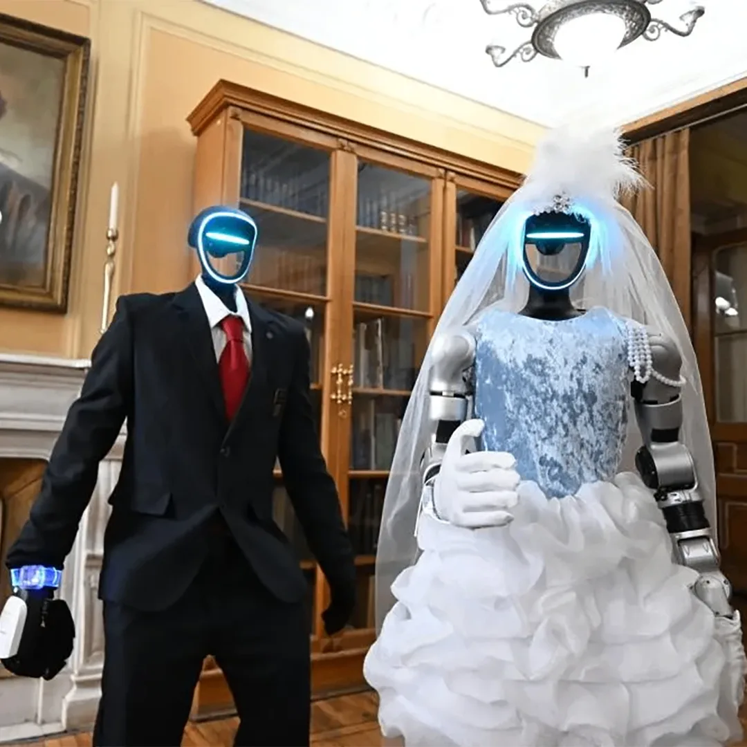 💍 В Москве поженили роботов