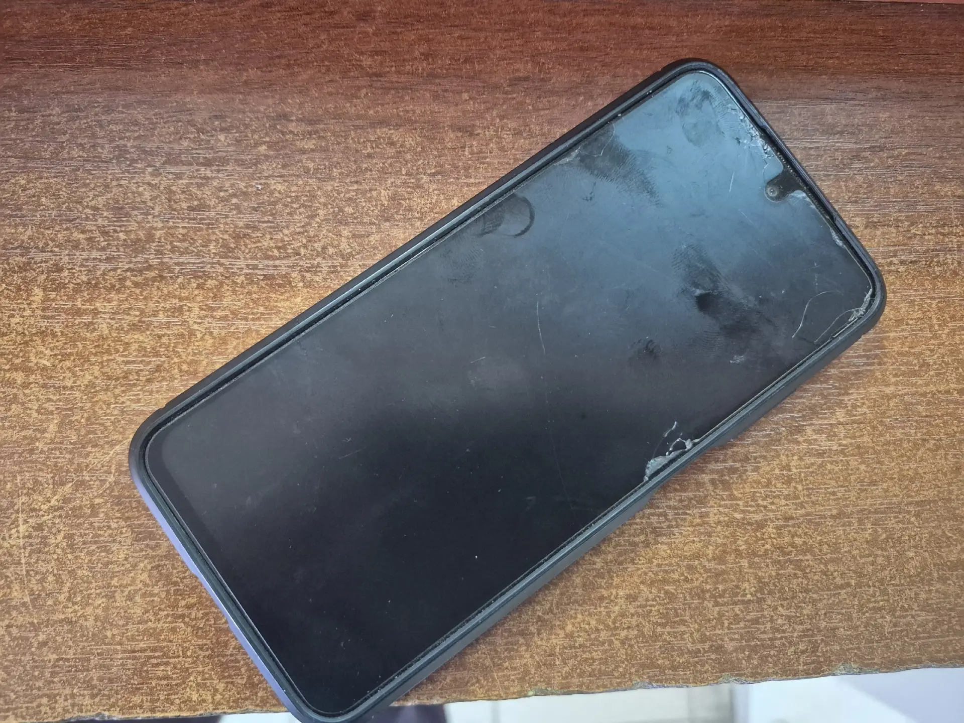 В отдел полиции принесли найденный телефон Redmi в черном чехле. Владельца просим обращаться в дежур
