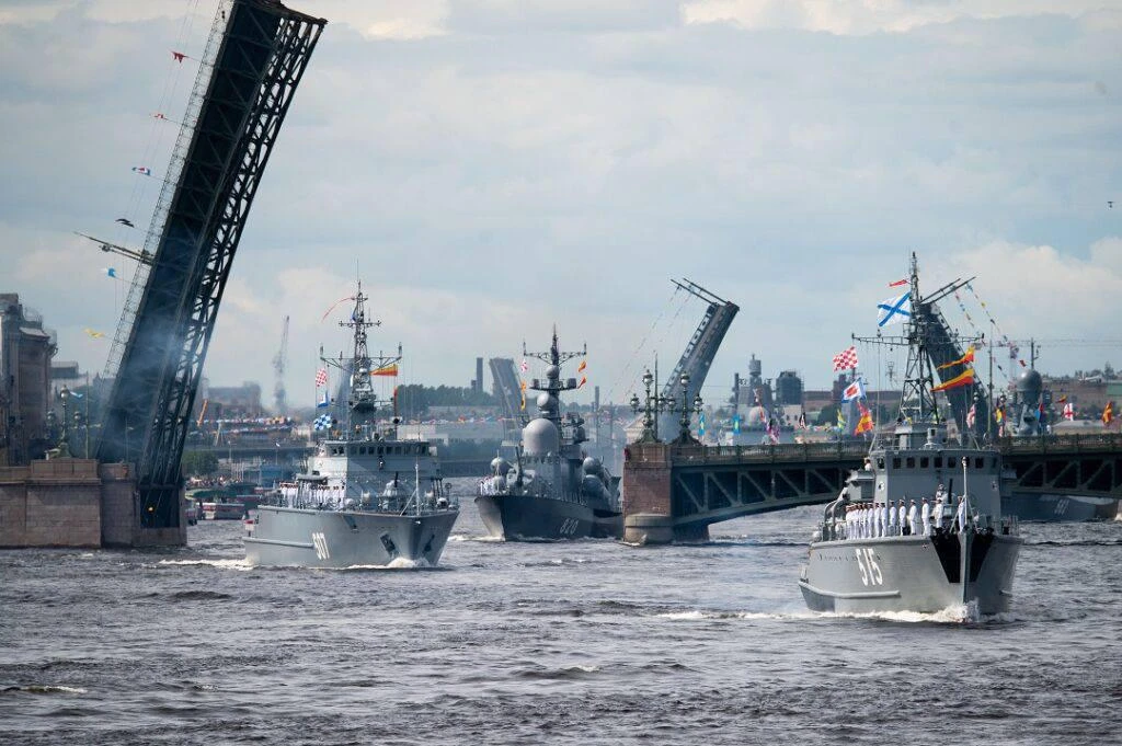 ⚓️ В Петербурге, вероятно, не будут проводить парад ВМФ в 2026 году. По данным СМИ, подготовка к мер