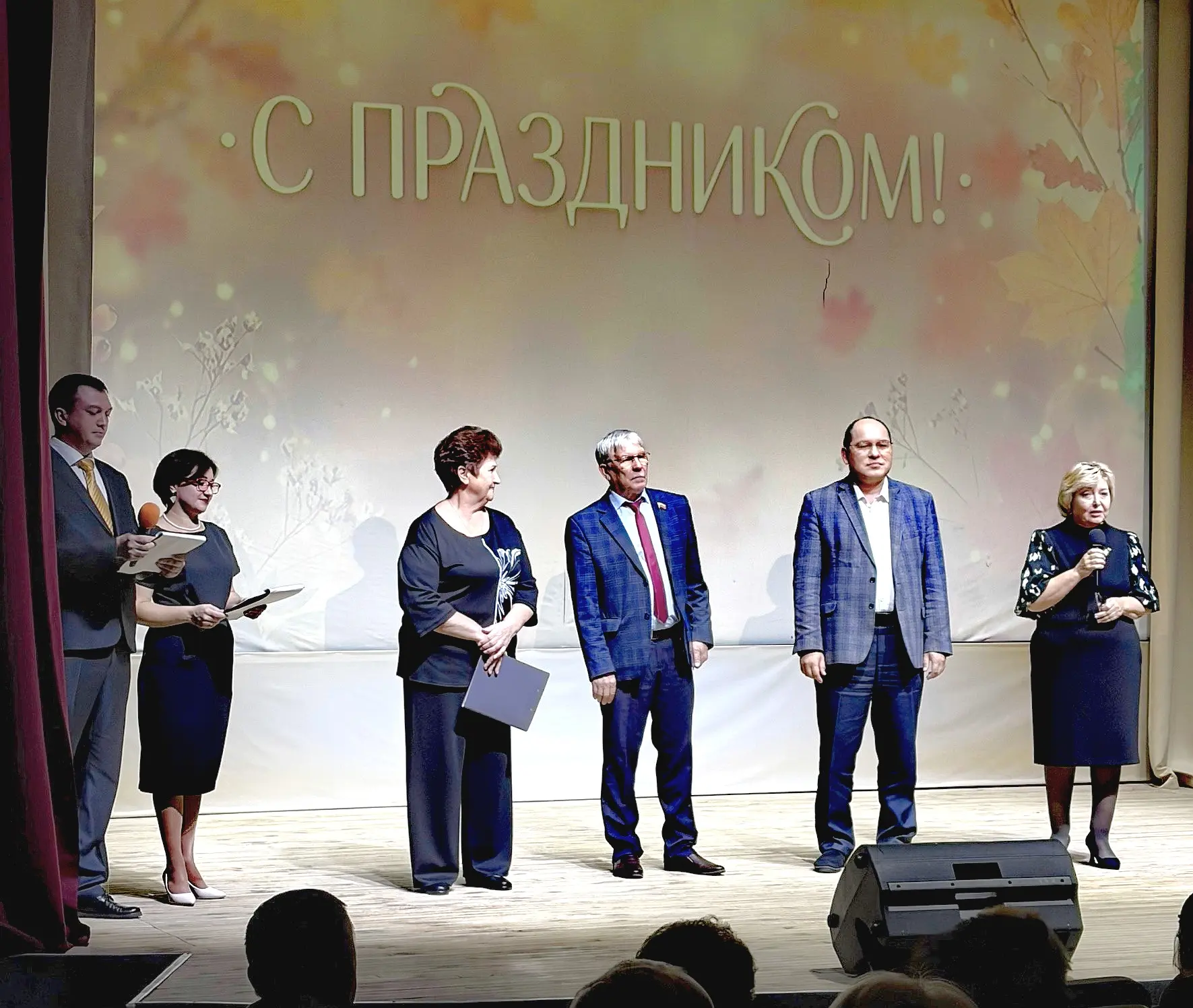 2 октября в Воротынском районном Дворце культуры состоялся праздничный концерт «Днём му...