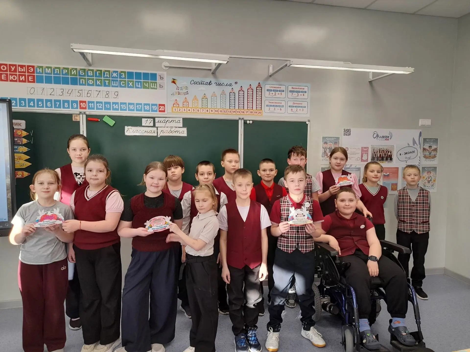Ребята из 3«А» класса приняли участие в мастер-классе, посвящённом Дню воссоединения Крыма и Севасто