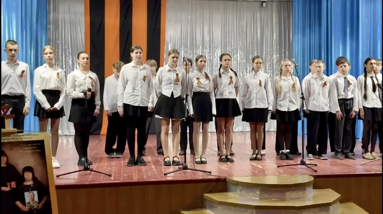 🇷🇺🕊️Ежегодный патриотический конкурс «Пою моё Отечество!» среди 7-8 классов.   💐Победителями конкурс