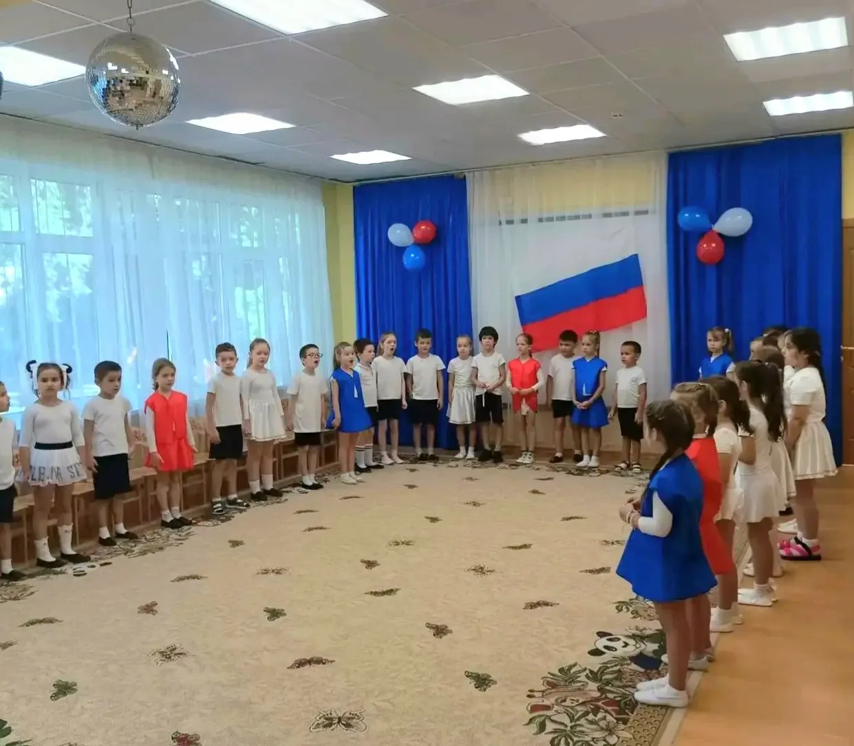 Сегодня в дошкольном отделении МБОУ «СОШ №4» по адресу ул. Войтовича, д.7, прошёл яркий...
