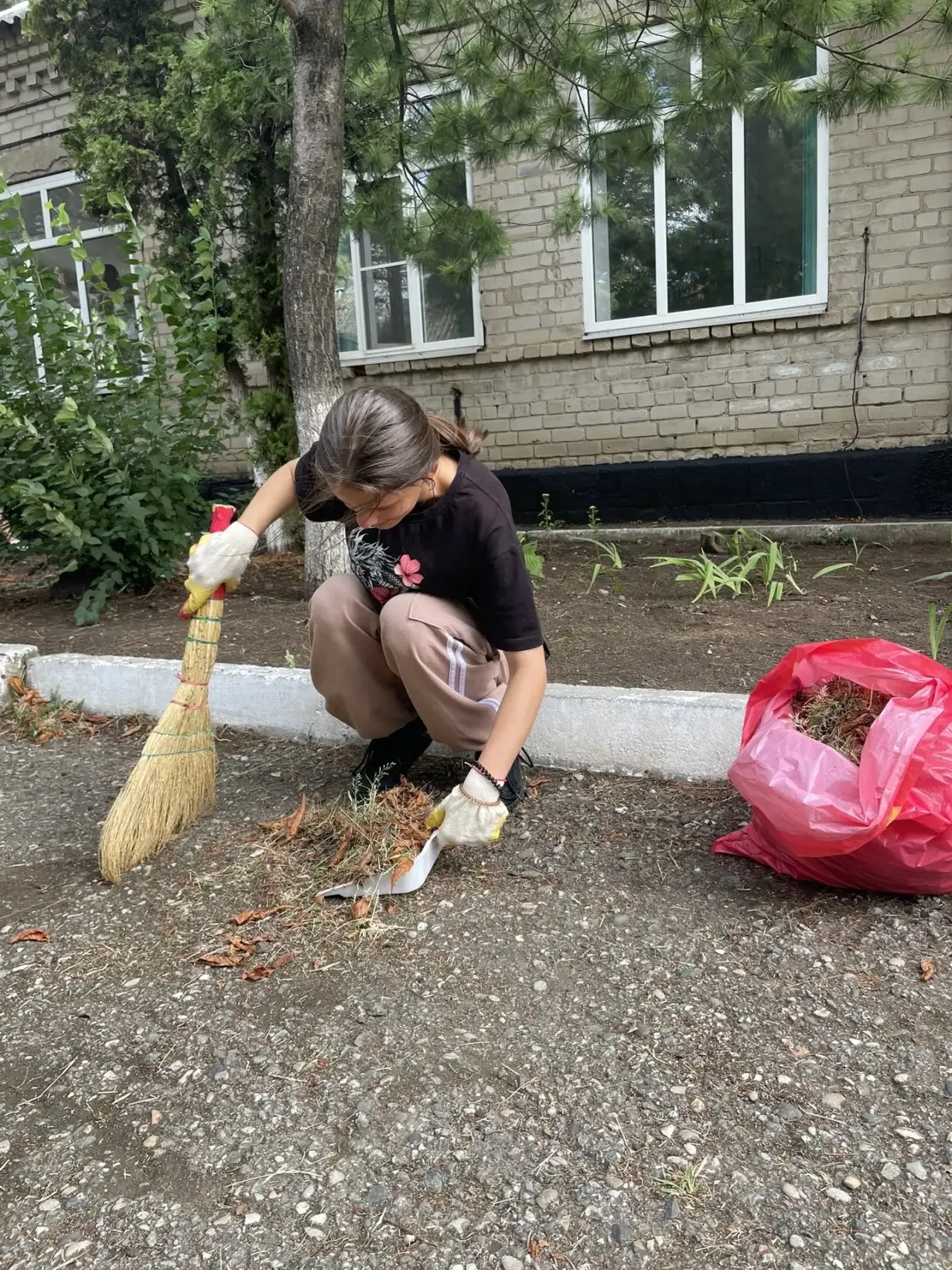 Сегодня на территории техникума и вокруг него прошёл субботник 🌿