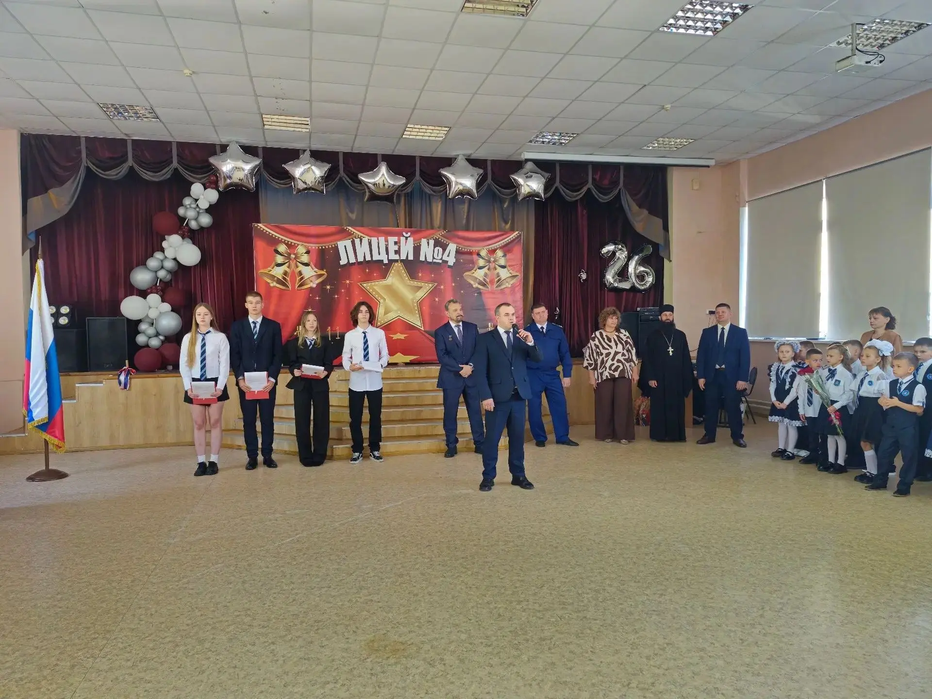 🎉 Глава города поздравил школьников с Днём знаний