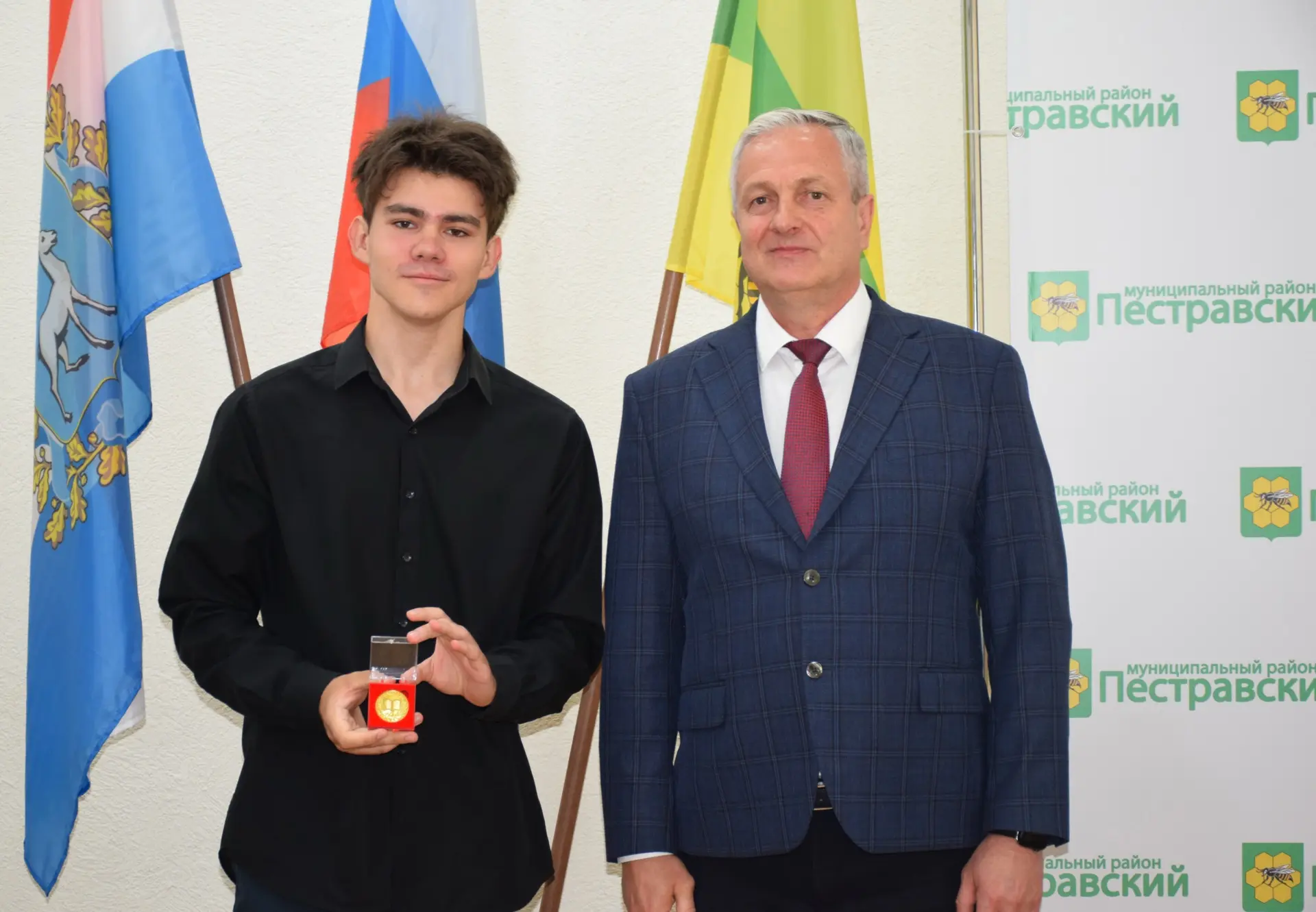 🏅 ГОРДОСТЬ ШКОЛЫ: ЗОЛОТОЙ ВЫПУСКНИК!
