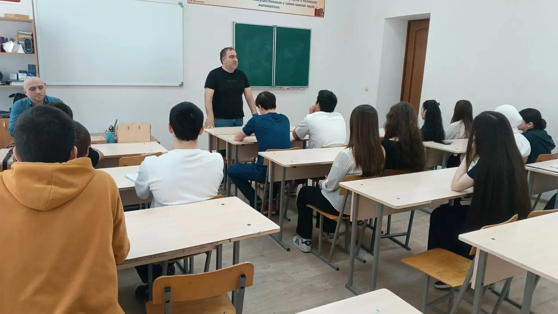 В рамках мероприятий, приуроченных ко Дню России, в Техническом колледже им. Р.Н. Ашуралиева провели