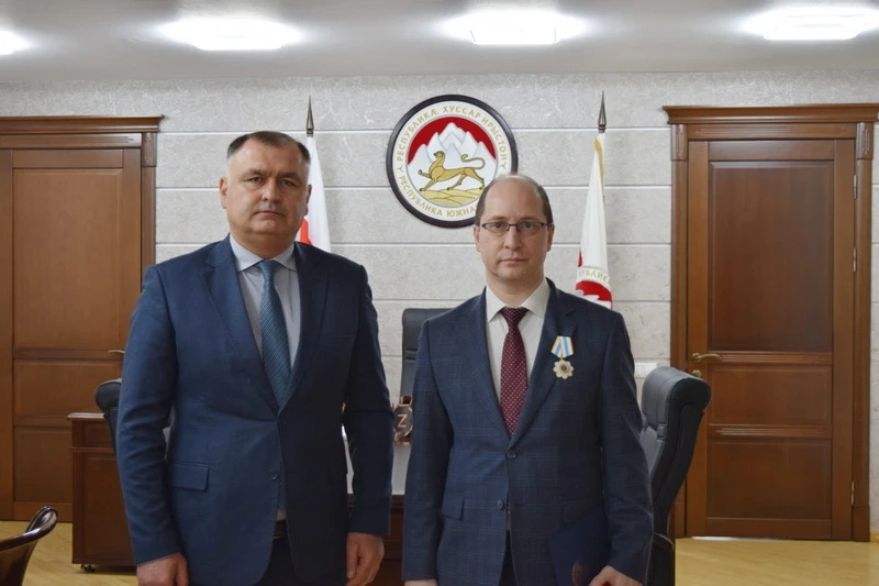 28 марта в рамках рабочего визита в Цхинвал председатель Правления РИО Руслан Гагкуев встретился с П