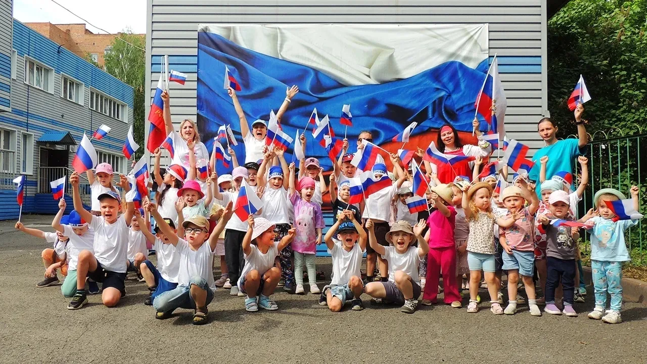 Дошкольная лига патриотов! 🇷🇺

В рамках  реализации проекта "Дорогами бессмертного полка" волонтер