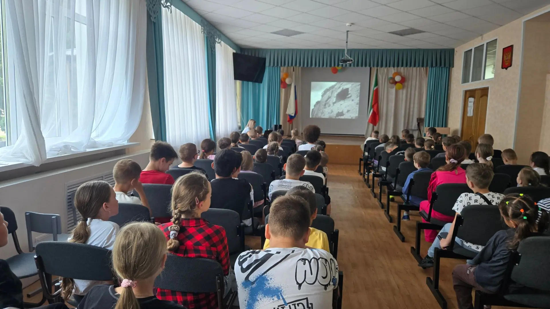 В пришкольном лагере «Росинка» сегодня прошёл показ фильма «Бессмертный гарнизон».
https://vk.ru/wal
