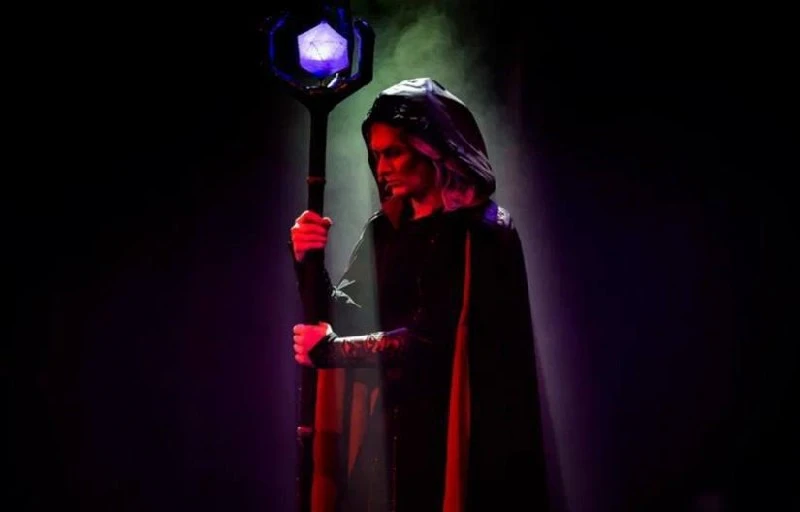 🎶 Мюзикл «Последнее Испытание»

За игровым столом сидят двое: летописец Астинус и Игрок. Их поле бо