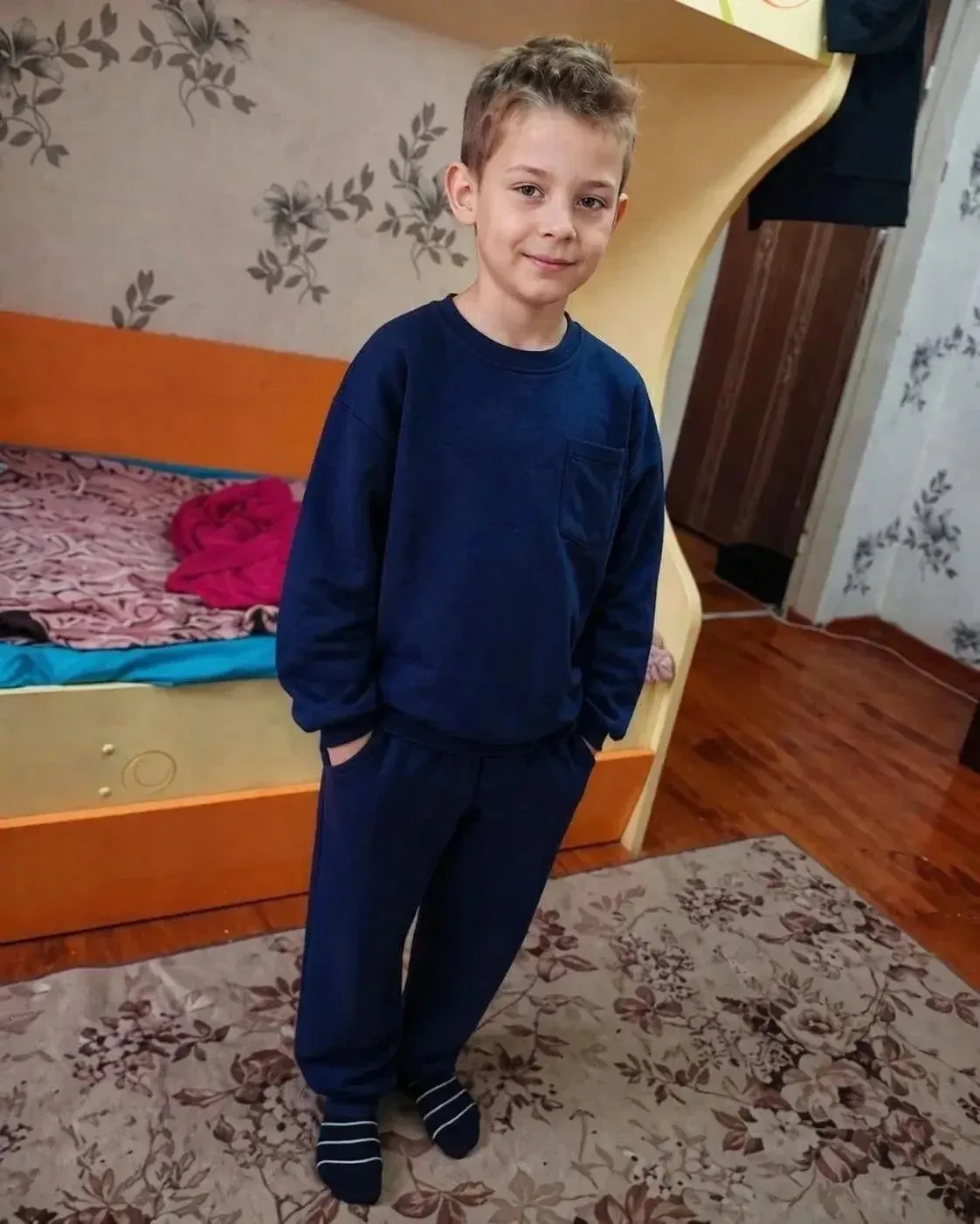 Мой сын стал слышать пугающие звуки из-за зеркала у себя в комнате, но мы не придали эт...