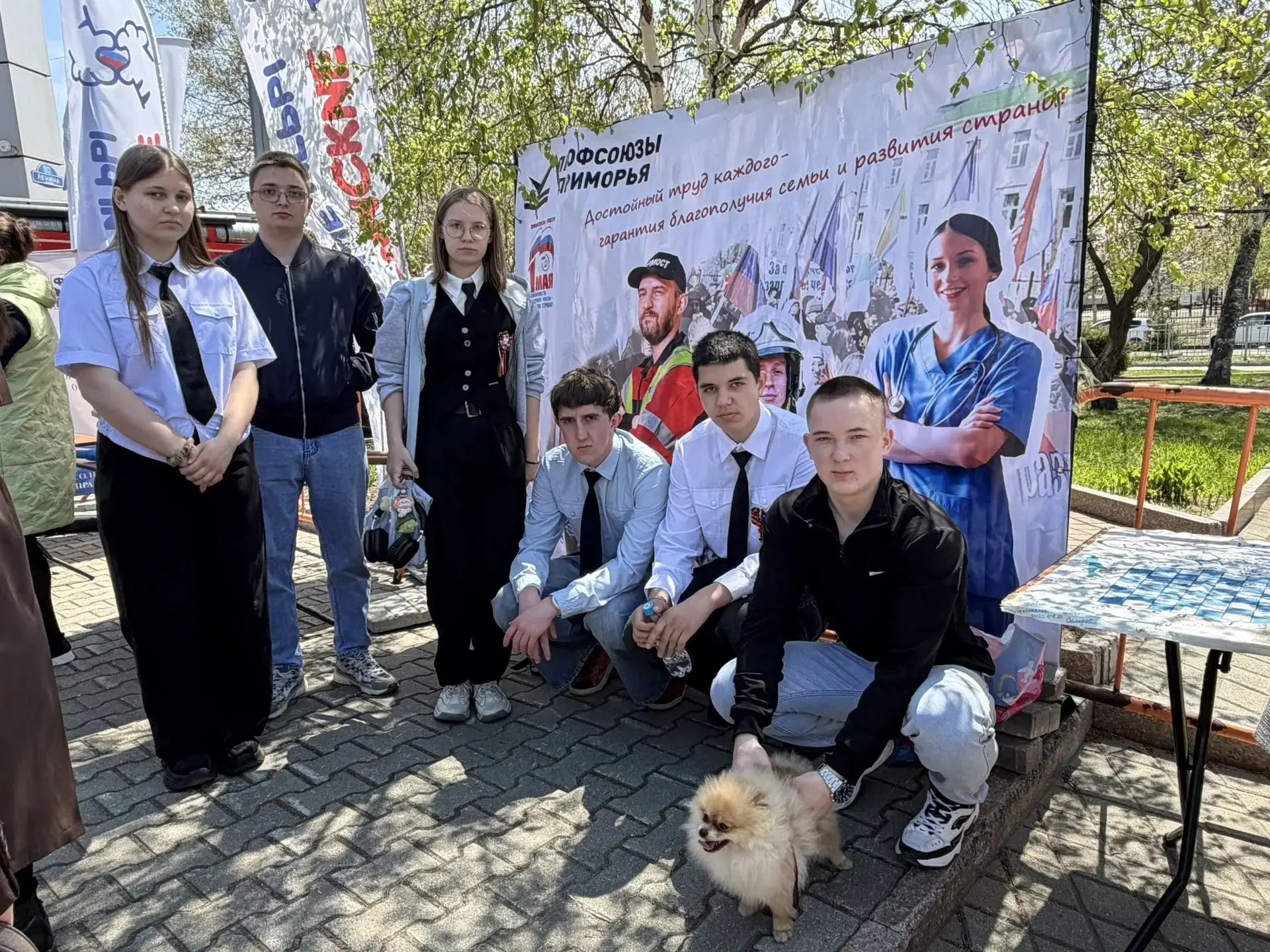 🌷 Студенты ПримИЖТ приняли активное участие в городском митинге, посвящённом 1 Мая — Празднику Весны