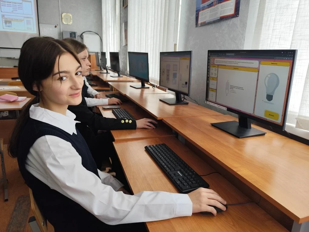 🔔В ГБОУ "СШ № 22 Г.О. МАКЕЕВКА" состоялся урок в рамках федерального проекта "Урок цифры".  💥Корпора