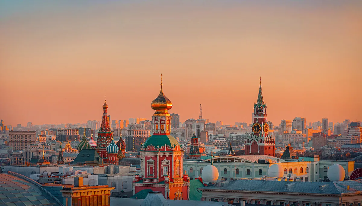 ⛅  Доброго утречка, сегодня переменная облачность, ветер слабый +10°