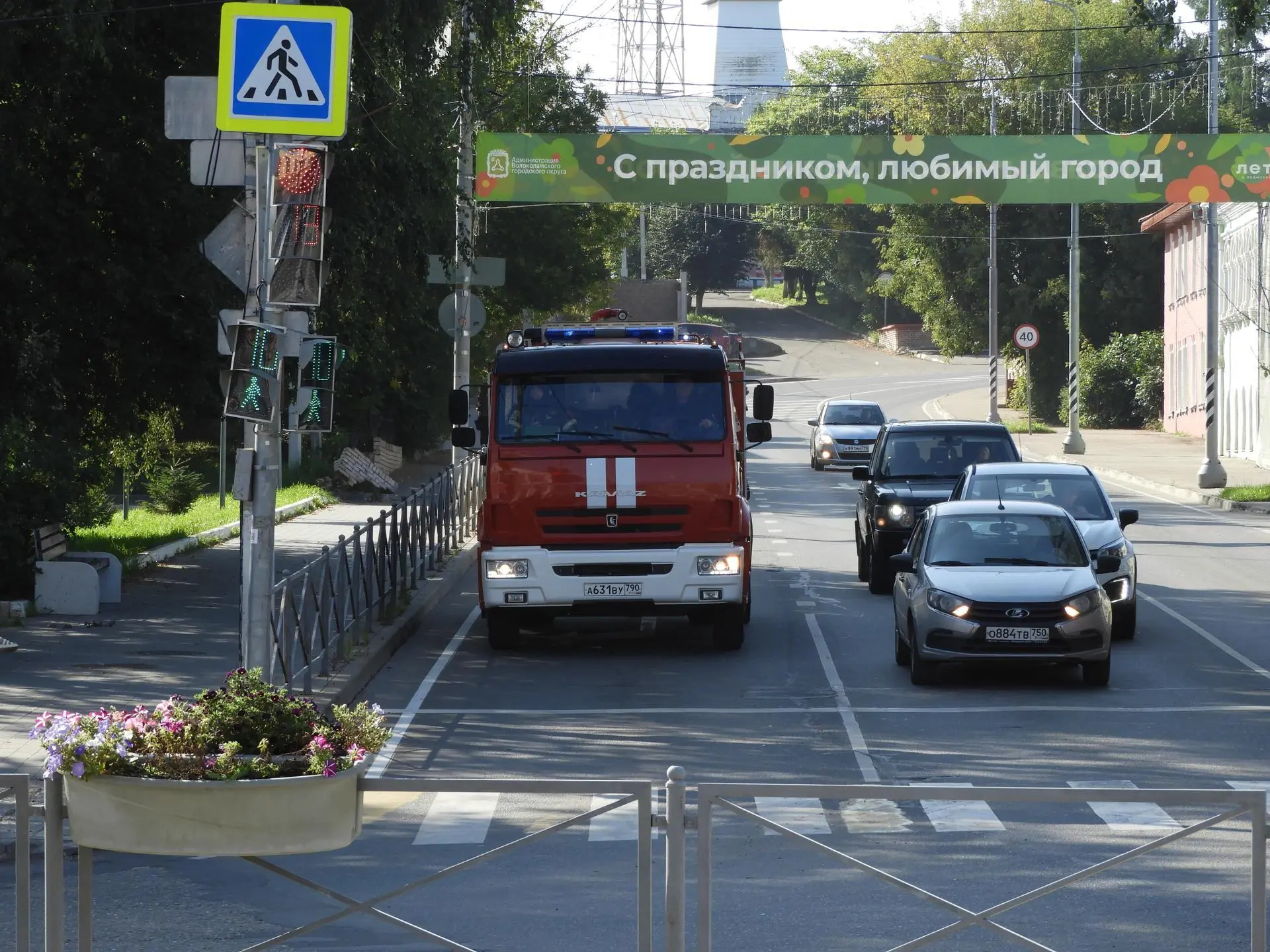 🚸 Обочина - не место для игр: работники #Мособлпожспас напомнили пешеходам правила безопасности 🚦
