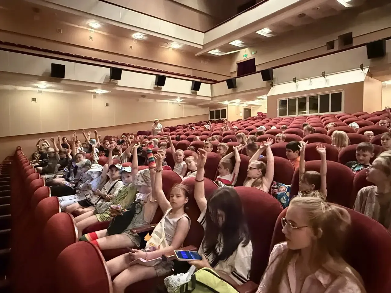 Поход в кинотеатр: смотрим мультфильм «Прыгуны»! 🍿
Сегодня лагерная смена МБОУ СОШ № 5 отправилась 
