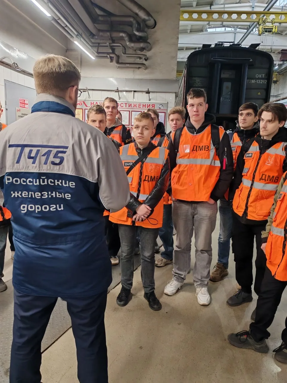⚡ В депо ТЧ20 прошел выпускной экзамен 40-го юбилейного выпуска отряда «Ладога». Почти полгода ребят