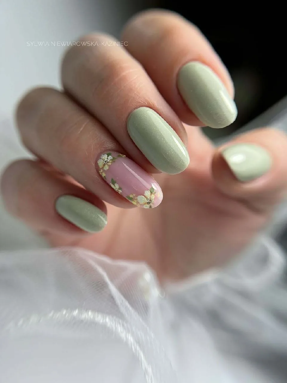 Мастер kolorowe.sylwianiewiarowska

💅 Ногти