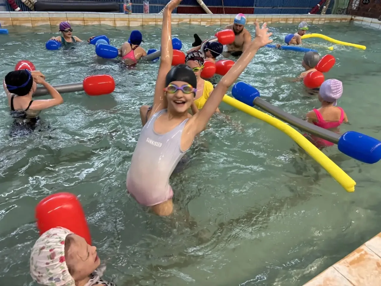 🌈"Окские зори" день 19🥳
🏊‍♂️Сегодня ребята 1 и 2 отряда побывали в бассейне. 
⛳️Воспитанники 3 и 