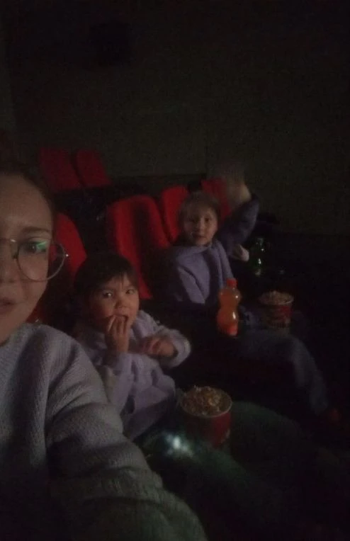 Кто куда , а мы в кино 🥰