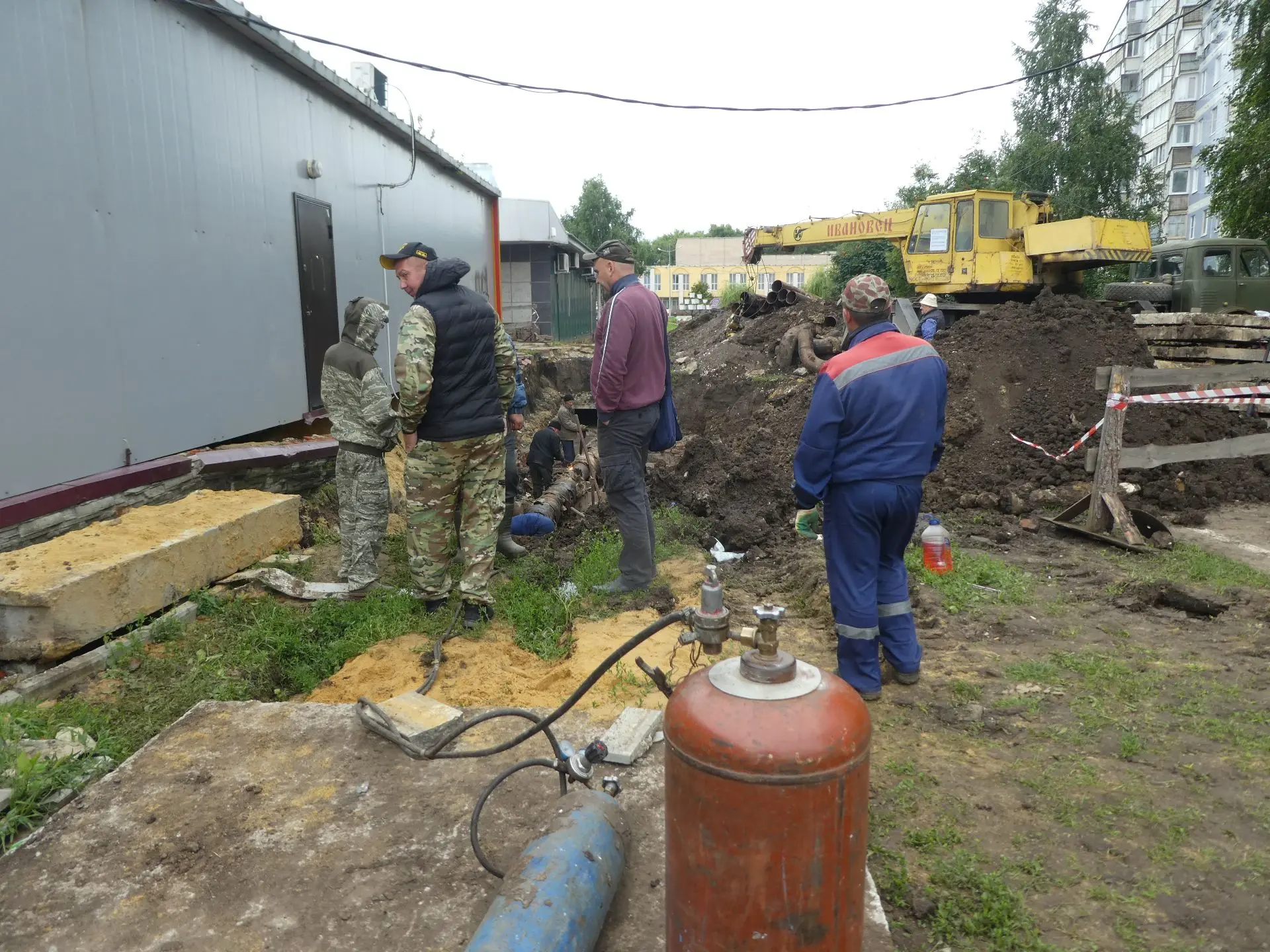 ЗА ВРЕМЯ ОСТАНОВКИ
 
Мы неоднократно рассказывали нашим подписчикам почему в летний период происходи