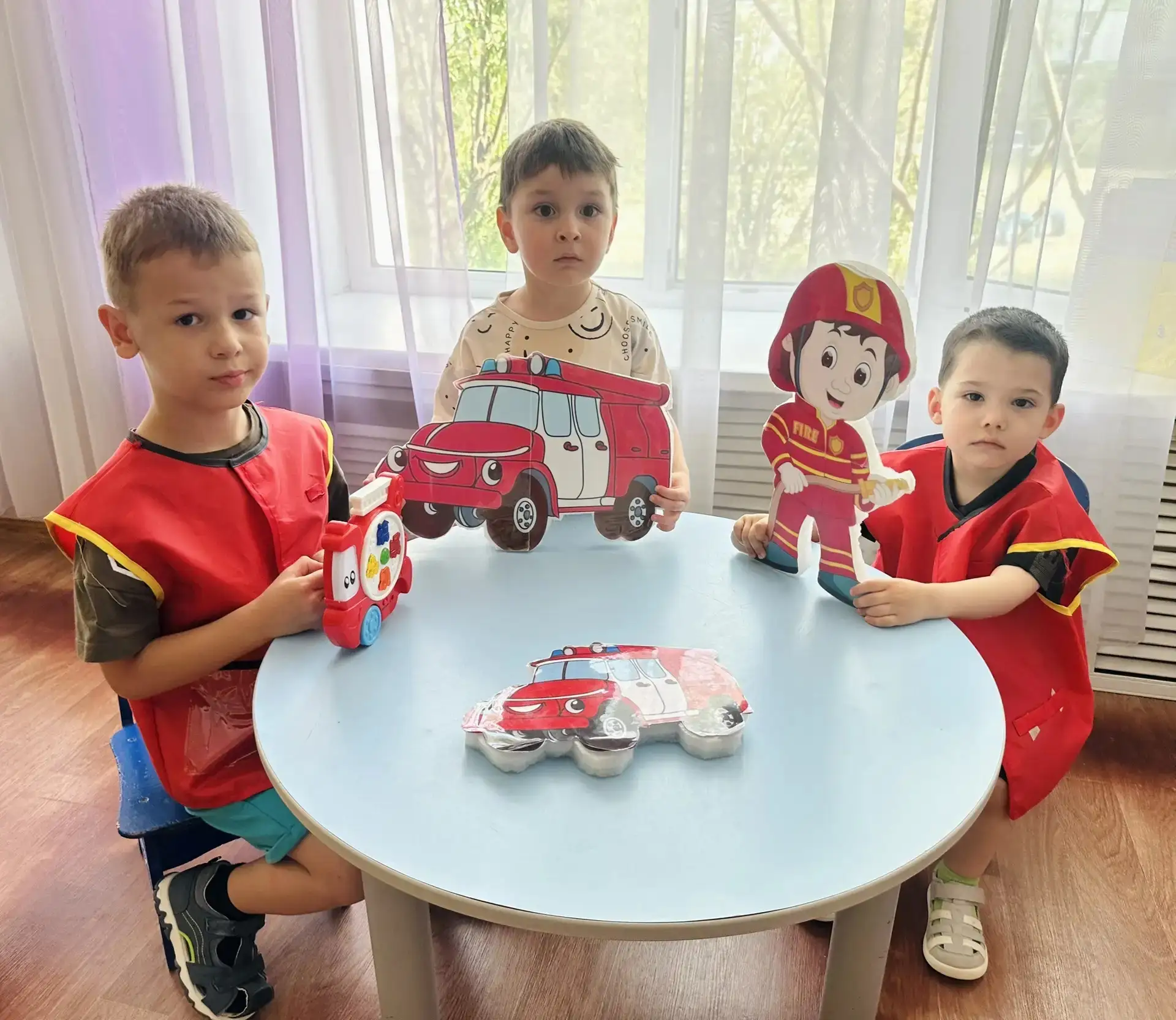 🔥 Осторожно, огонь! 🔥

Сегодня в нашей группе «Солнышко» было очень важное и интересное занятие! М