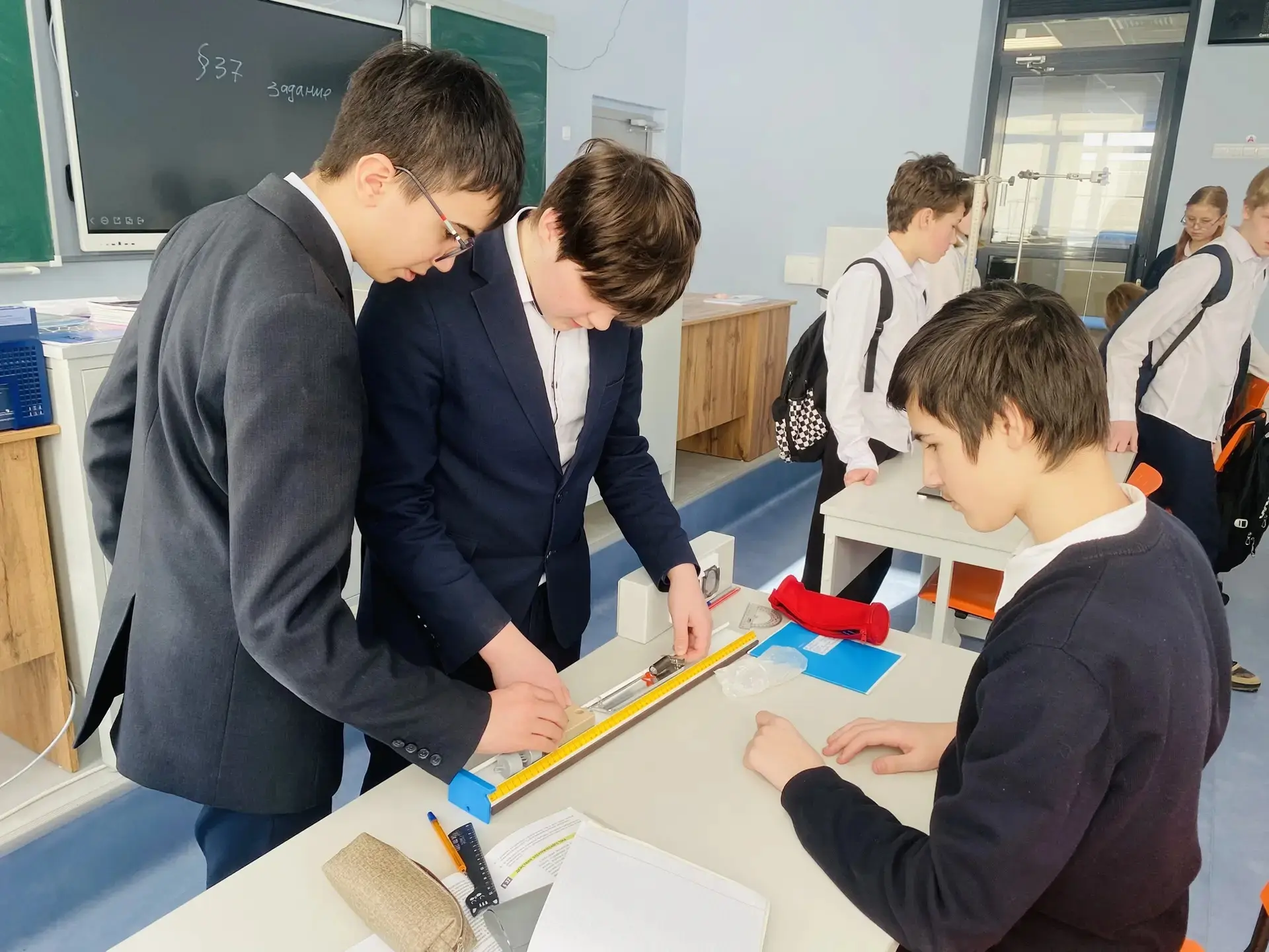 💡 Увлекательное путешествие в мир науки!  🧬Перед праздником Дня науки, традиционно отмечаемого 8 фев
