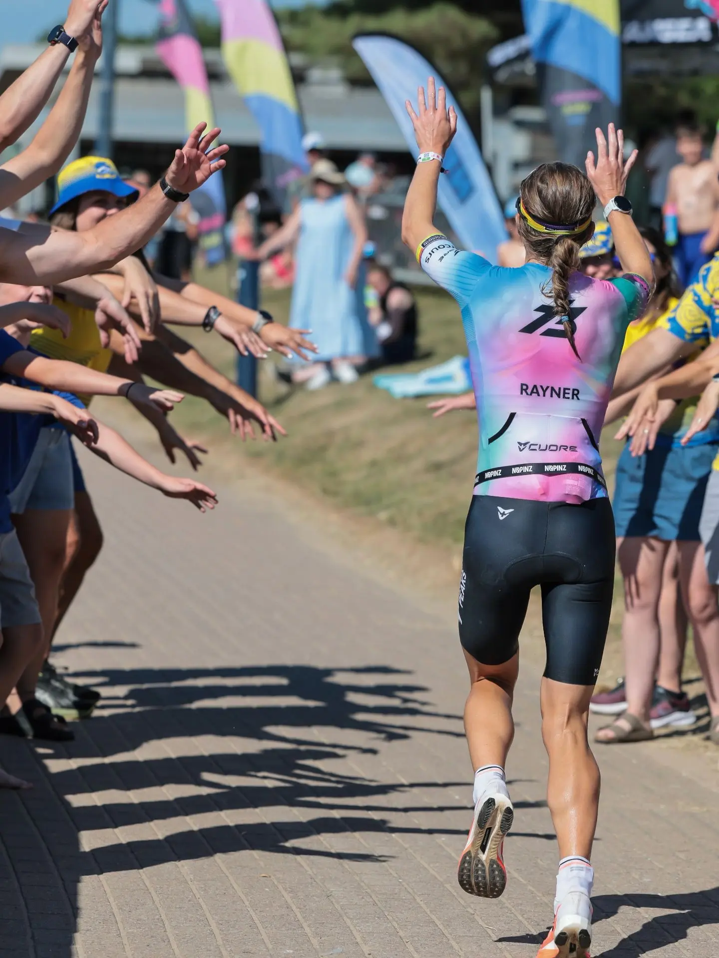 :
🚴‍♂️🏊‍♂️🏃‍♂️ IRONMAN 70.3 в Суонси: энергия, скорость и невероятные кадры! 📸

Каждый этап триа