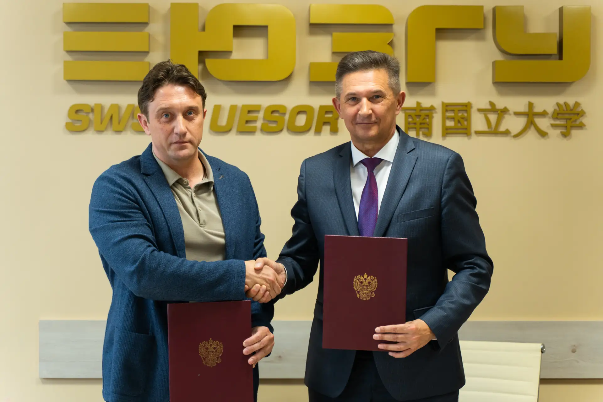 Ректор ЮЗГУ Сергей Емельянов:

Сегодня сделали новый шаг в укреплении взаимодействия университета с 