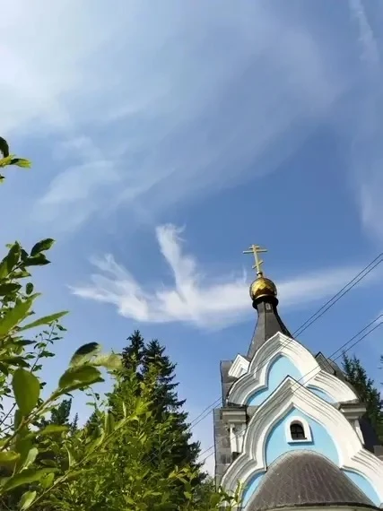 Иногда небо говорит с нами без слов. Стоит только поднять глаза. ✨