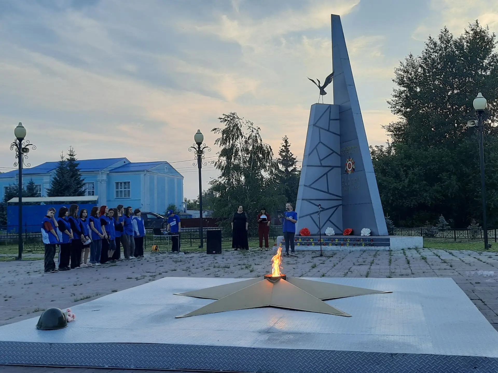 ✨В г. Чулыме в парке Победы прошла Всероссийская акция «Свеча памяти». Митинг, трогател...