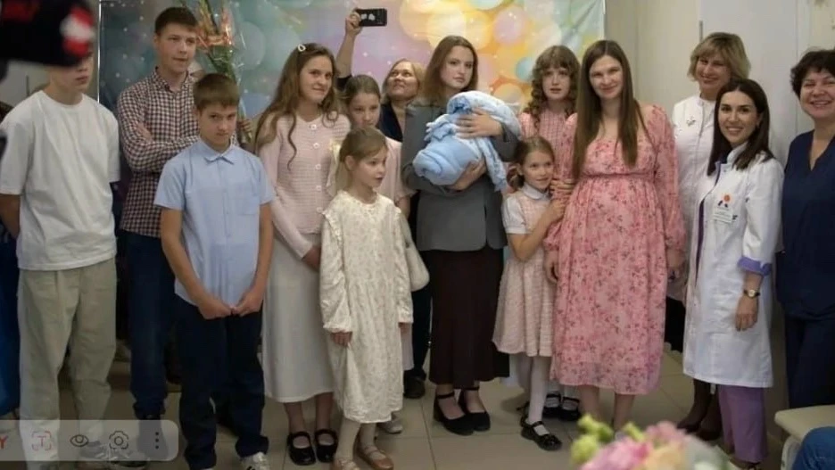 Россиянка родила 17-го ребёнка.