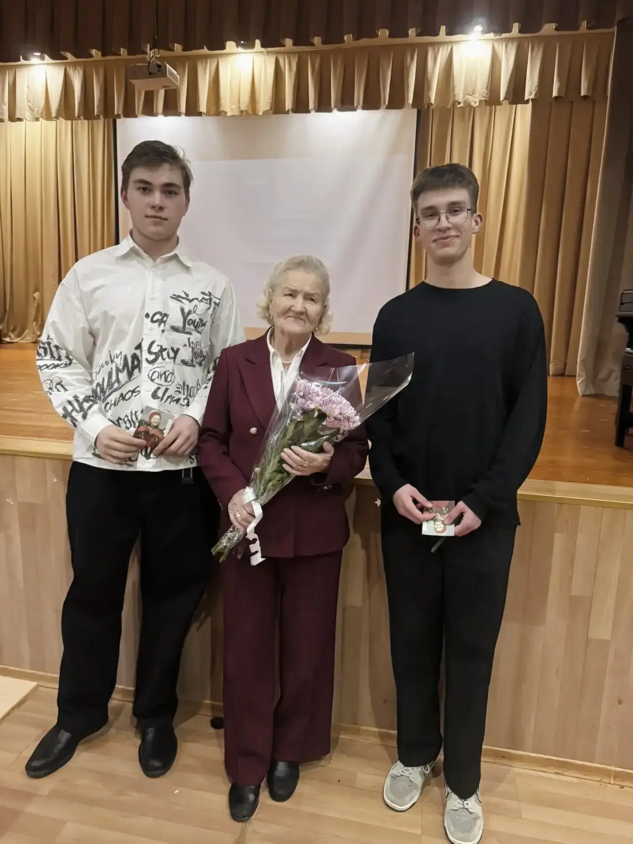 🏆Урок с чемпионом: встреча с легендой конькобежного спорта!   Вчера в нашей школе состоялось по‑наст