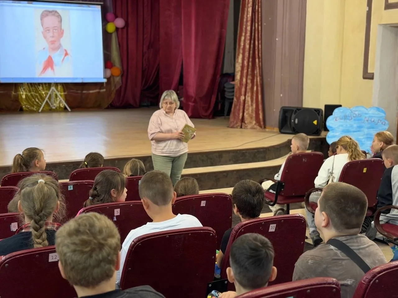 ❗️Помним о важном.

🔹 Вчера ребята из пришкольного лагеря посетили Дом культуры «Юность», где для н