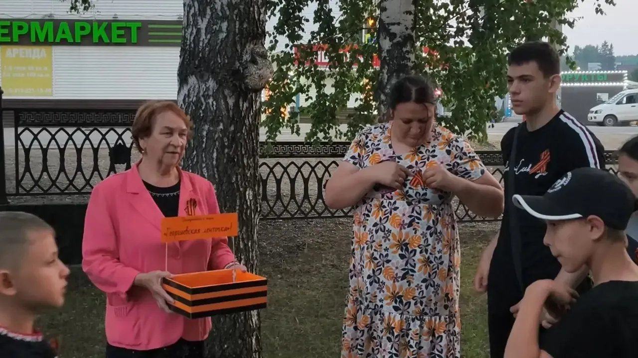 21 июня в 22.00. у Обелиска жители села Сосновка зажгли Свечу Памяти и почтили минутой молчания всех