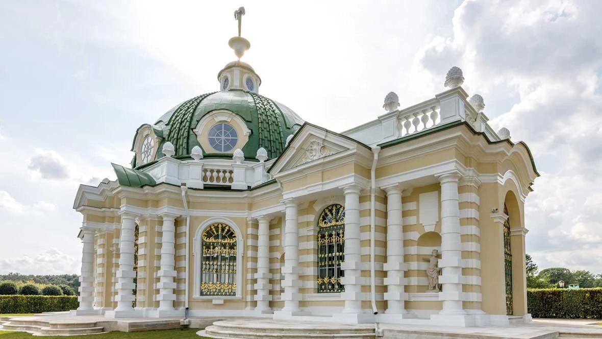 📍 Грот в Кусково

Это архитектурное чудо XVIII века, сохранившее свою магию. Грот – единственный в 