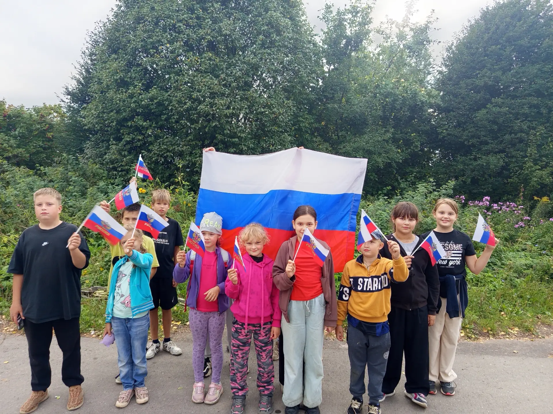 🇷🇺 День Российского флага в округе: патриотизм, творчество и единство! 🇷🇺